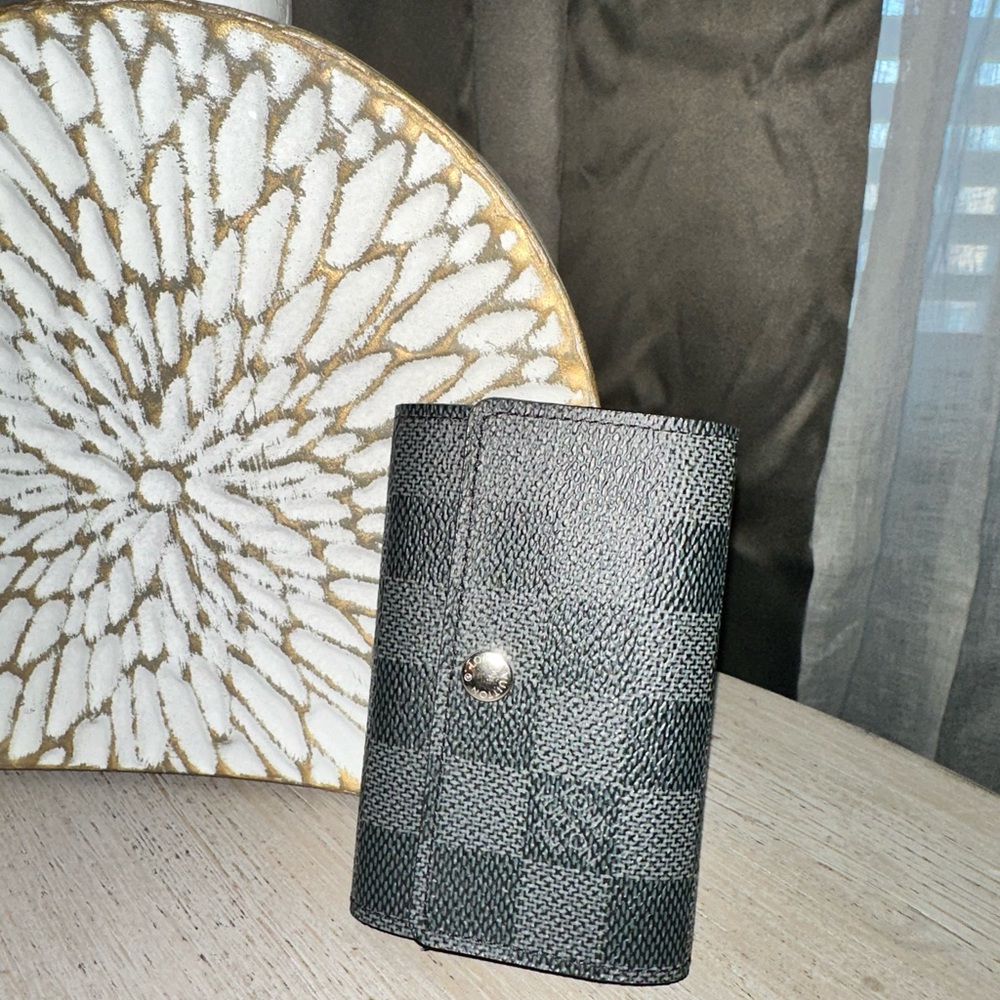 Louis Vuitton 6 key case